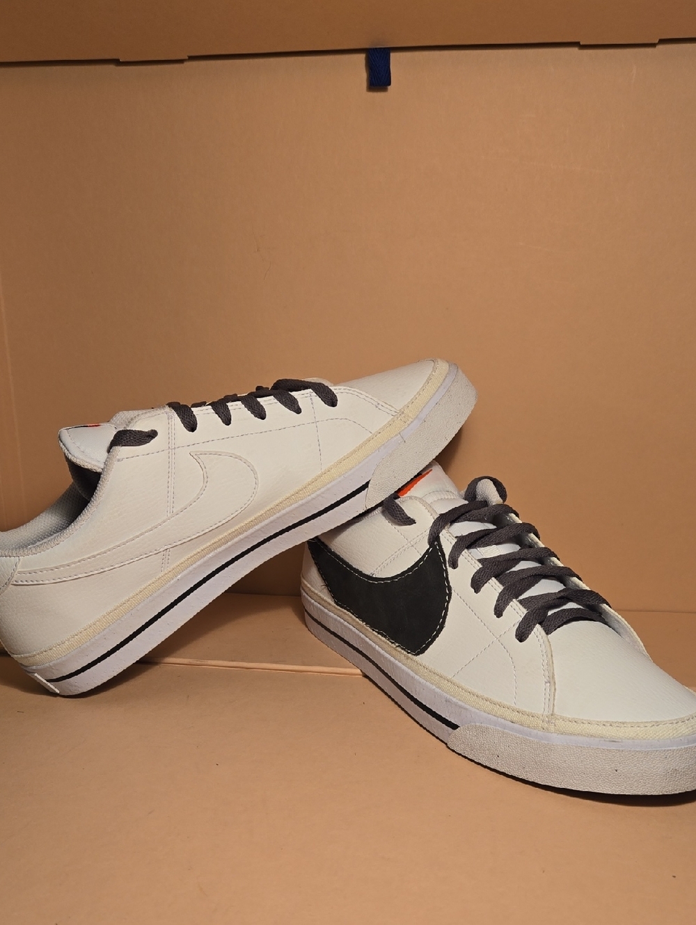 Nike Men's White Sneakers with Grey Swoosh